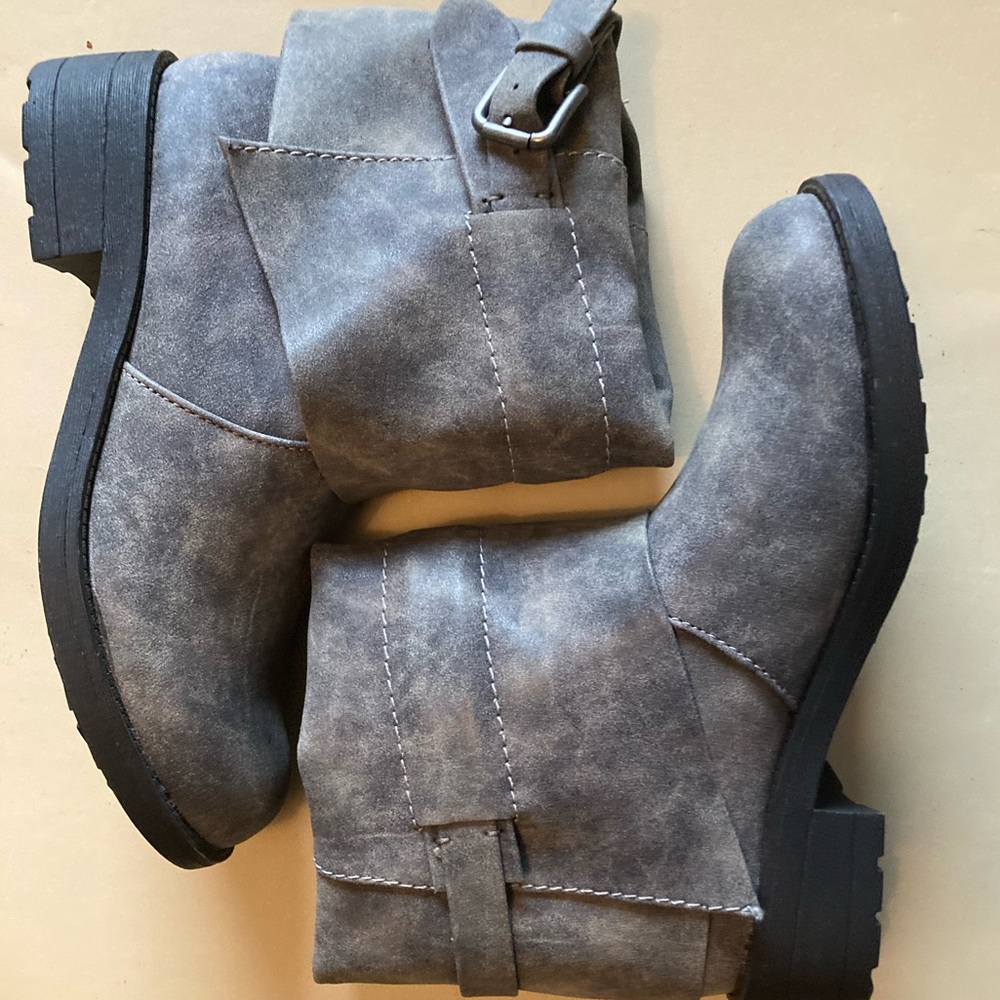 Gray women’s boots
